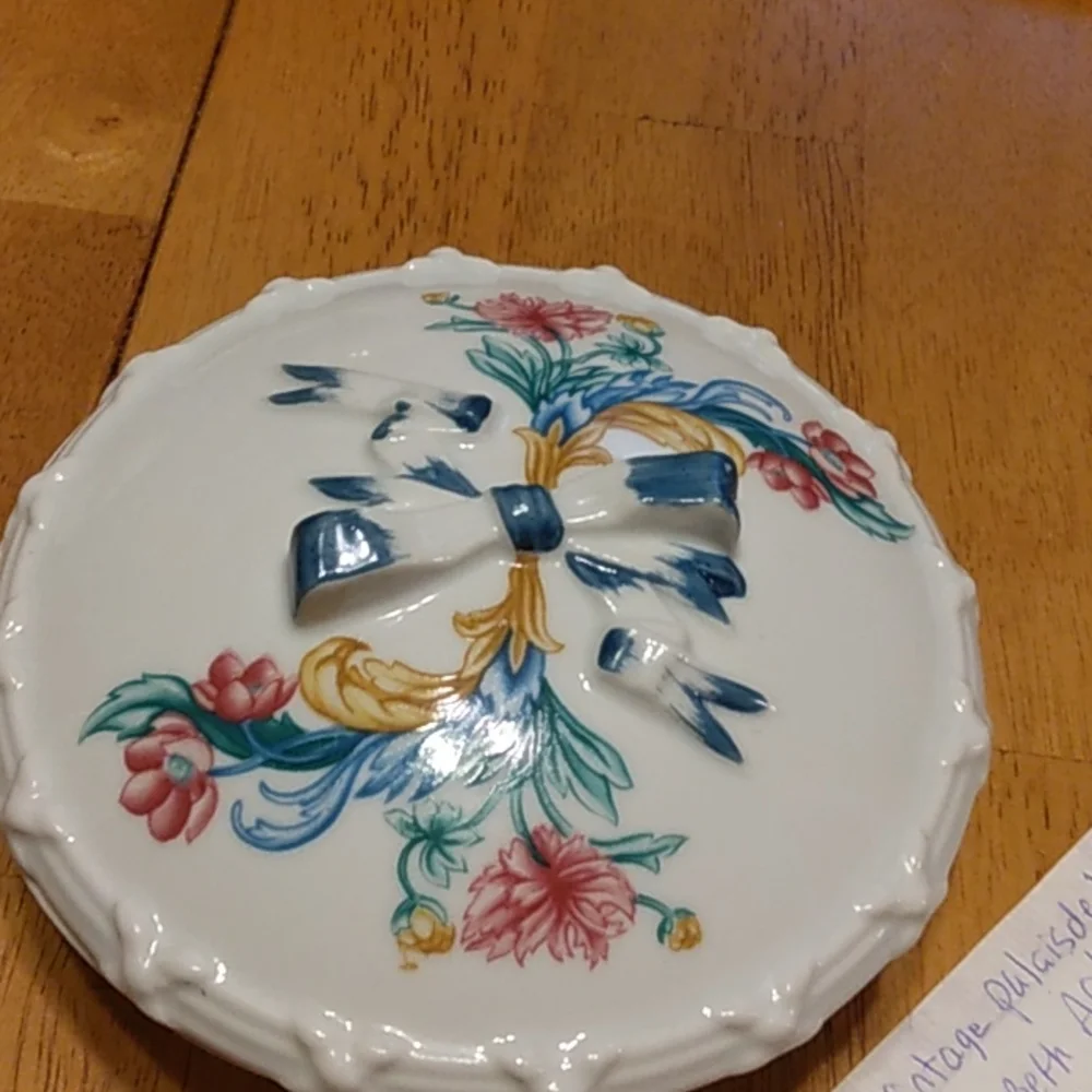 Vintage Palais de Versailles Elizabeth Arden Porcelain powder jar